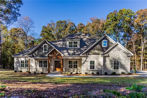 1859 Lee Road 288, Smiths Station, AL 36877