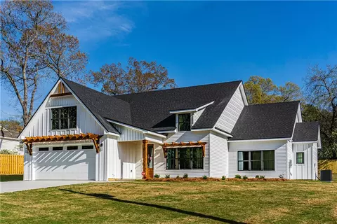 2307 Alpha Dr, Phenix City, AL 36867