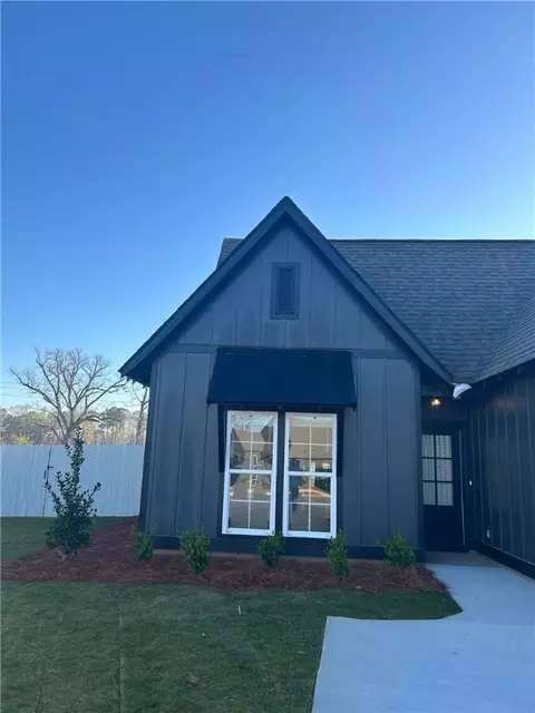 1025 Crossing Ct E, Valley, AL 36854