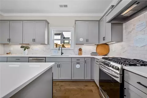 Kitchen - 2012 Burts Gap Loop, Auburn, AL 36830 photo 6 of 7