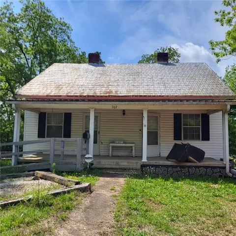 307 S 11th St, Lanett, AL 36863