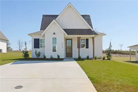 1014 Crossing Ct E, Valley, AL 36854
