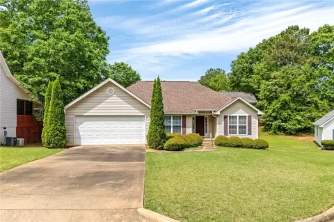 708 Rustic St, Opelika, AL 36801