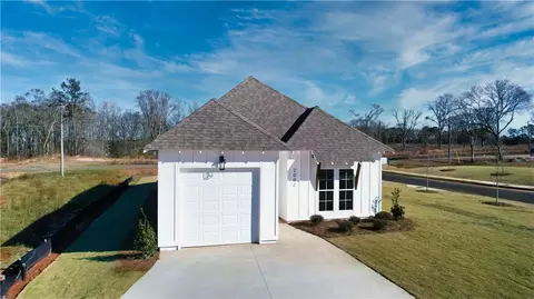 2 Crossing Ct W, Valley, AL 36854
