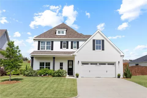 2251 Lakeview Dr, Opelika, AL 36801