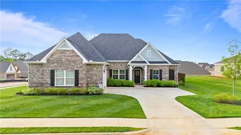 1706 Hidden Lakes Dr, Opelika, AL 36801