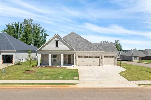 1698 Hidden Lakes Dr, Opelika, AL 36801