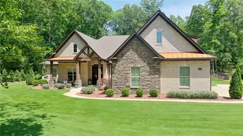 878 Ski Spray Pt, Opelika, AL 36804