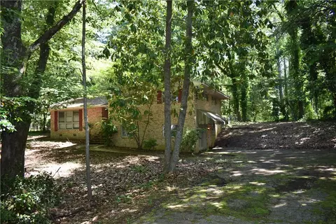 561 Forestdale Dr, Auburn, AL 36830