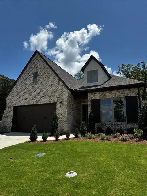 489 Windsor Dr, Opelika, AL 36801