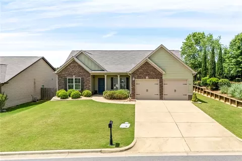 704 Lori Ln, Opelika, AL 36804