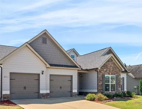 2711 Tara Ct, Opelika, AL 36804