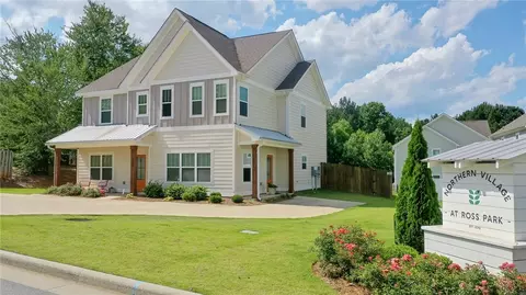 417 Jack Hampton Dr, Auburn, AL 36830