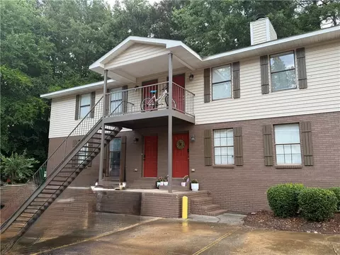 449 N Donahue Dr #B15, Auburn, AL 36830