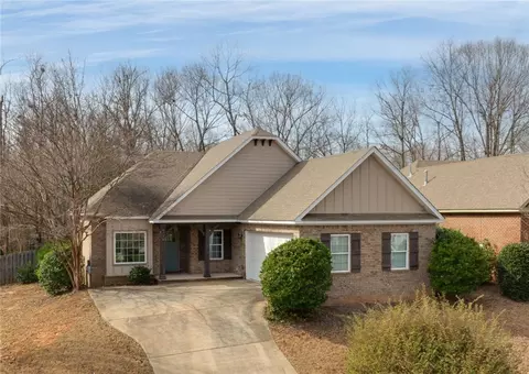 1756 Vfw Rd, Auburn, AL 36832