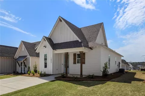1043 Woodland Cir, Opelika, AL 36801