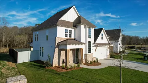 105 Firefly Ln, Opelika, AL 36804