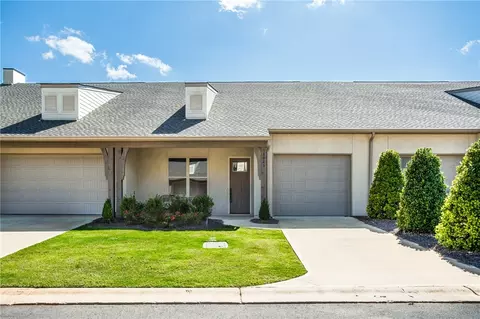 3056 Crestmont Ct, Opelika, AL 36801