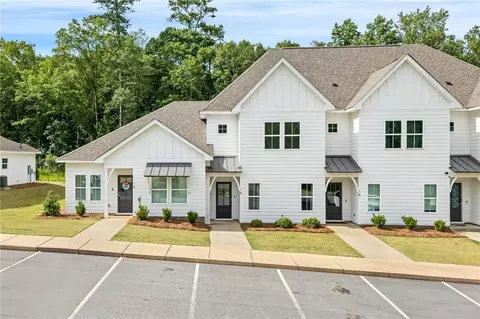 630 Village Dr #15, Opelika, AL 36801