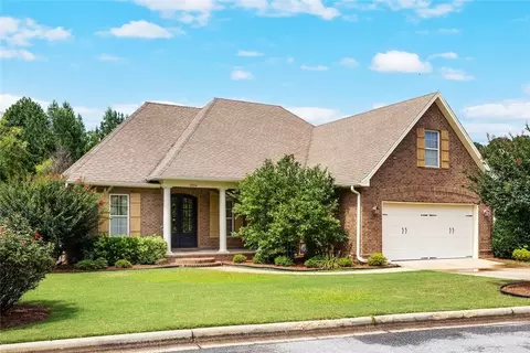 3204 Pinecrest Dr, Opelika, AL 36801