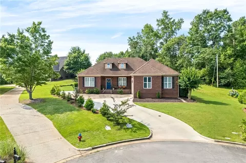 802 Cutler Ridge Ct, Opelika, AL 36801