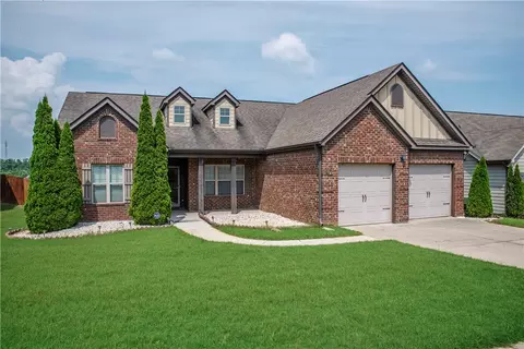 2802 Tara Ct, Opelika, AL 36804