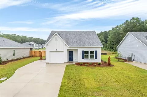 1122 Swift St, Opelika, AL 36801