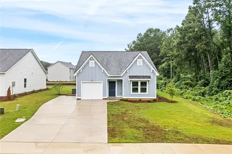 1110 Swift St, Opelika, AL 36801