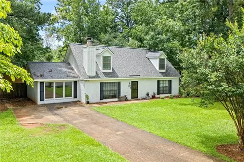 1606 Belle Cir, Opelika, AL 36801