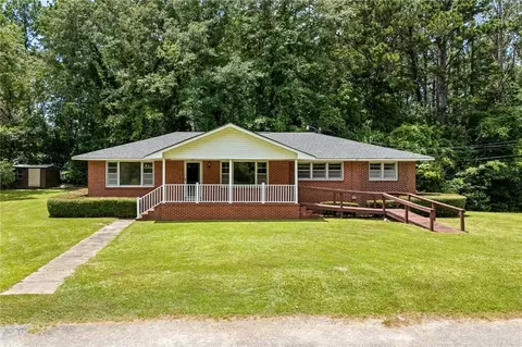 65 Alberta St, Camp Hill, AL 36850