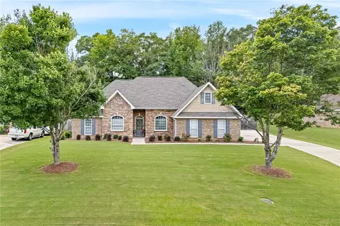 123 Coachmans Dr, Auburn, AL 36832