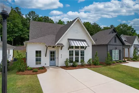 836 Village Dr, Opelika, AL 36801