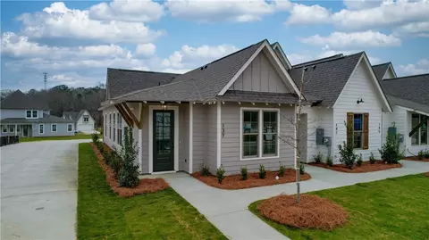 137 Summer St, Opelika, AL 36801