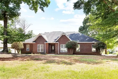 845 Morris Ave, Opelika, AL 36801