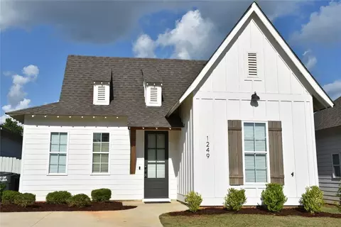 1249 Fox Tail Ln, Opelika, AL 36801