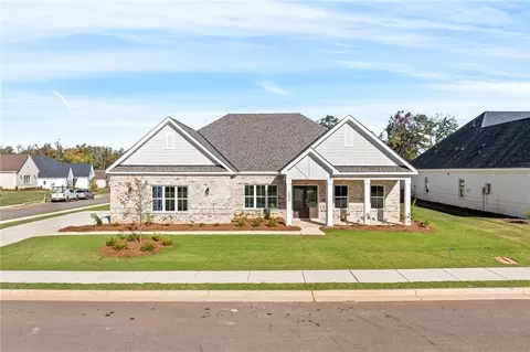 1534 Hidden Lakes Dr, Opelika, AL 36801