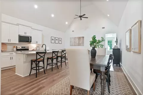 44 Summer St, Opelika, AL 36801
