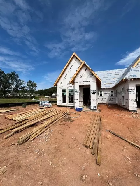 1063 Forest Ln, Opelika, AL 36801