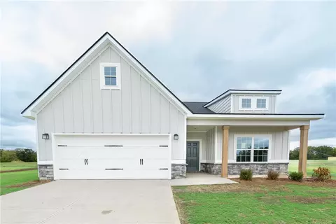 14 Heartland Blvd, Fort Mitchell, AL 36856