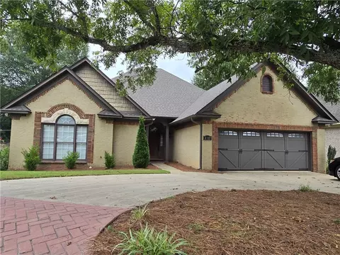 1717 Solamere Ct, Auburn, AL 36832