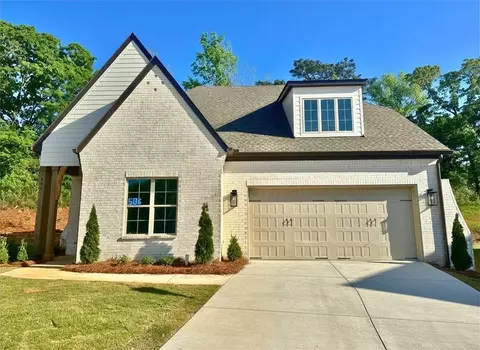 586 Glenview Ct, Auburn, AL 36830