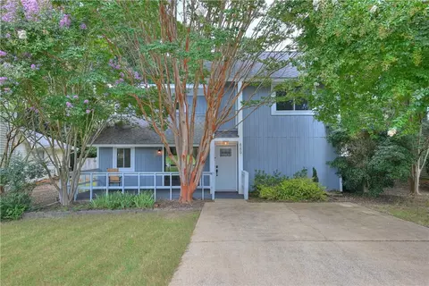 889 Hollins Rd, Auburn, AL 36830