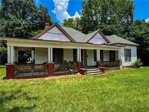 303 E Northside St, Tuskegee, AL 36083