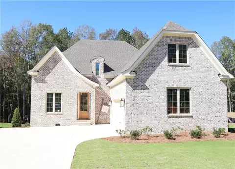 2057 Arrowhead Ave, Opelika, AL 36801