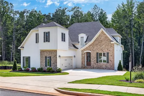 2049 Arrowhead Ave, Opelika, AL 36801