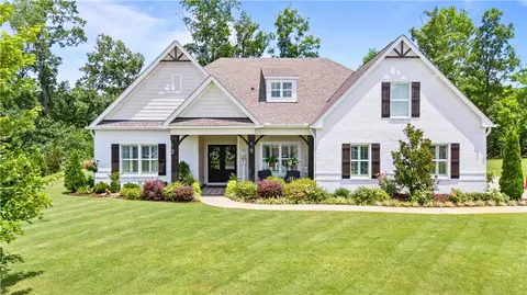 807 Lily Ct, Opelika, AL 36801