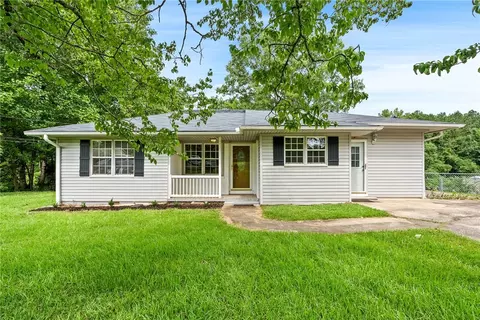 410 Crestview Ln, Valley, AL 36854
