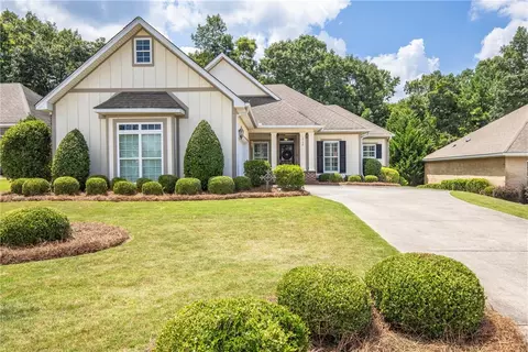 1726 Vfw Rd, Auburn, AL 36832