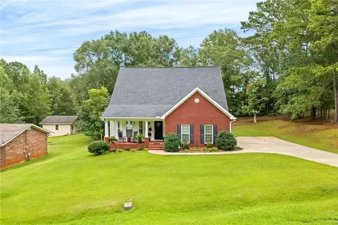 212 Melody Ln, Valley, AL 36854