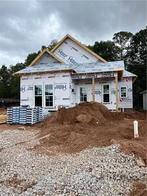 1095 Woodland Ln, Opelika, AL 36801